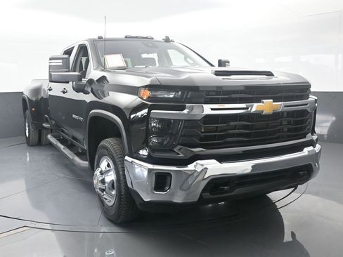 Used 2024 Chevrolet Silverado 3500 LT image 9