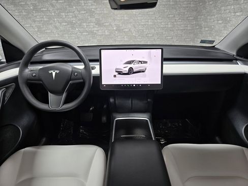 Used 2023 Tesla Model Y Long Range image 35