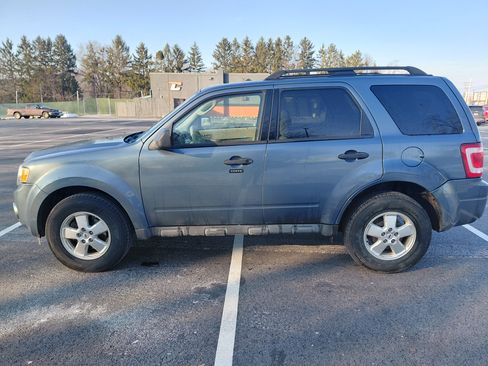 Used 2010 Ford Escape XLT image 2