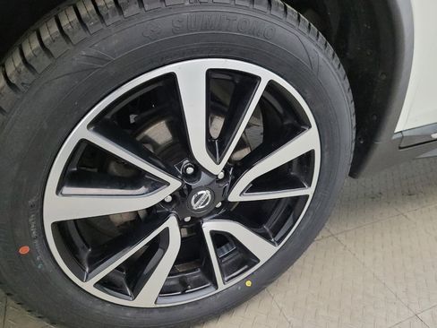 Used 2019 Nissan Rogue SL w/ Premium Package image 31