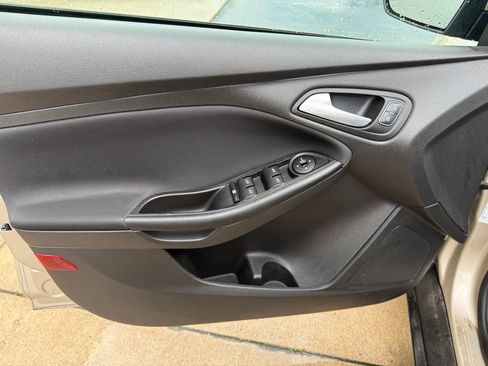 Certified 2017 Ford Focus SE FWD image 22