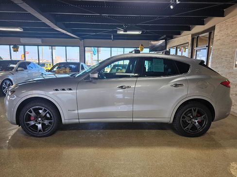 Used 2018 Maserati Levante GranLusso image 4