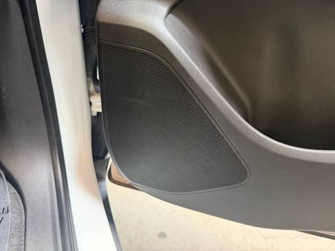 Used 2022 Chevrolet Bolt EUV LT w/ Comfort Package FWD image 27