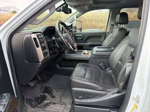 Used 2018 GMC Sierra 2500 Denali image 10