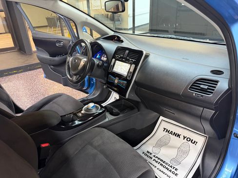 Used 2014 Nissan Leaf SV image 28
