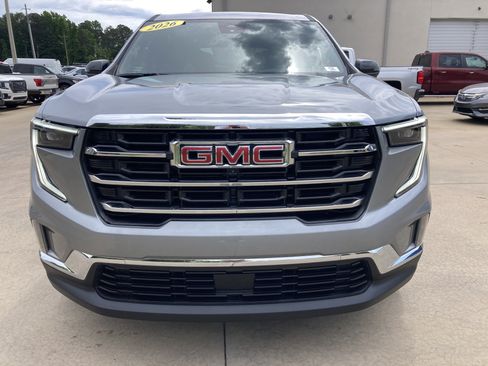 Certified 2026 GMC Acadia Elevation w/ Elevation Premium Package FWD image 6
