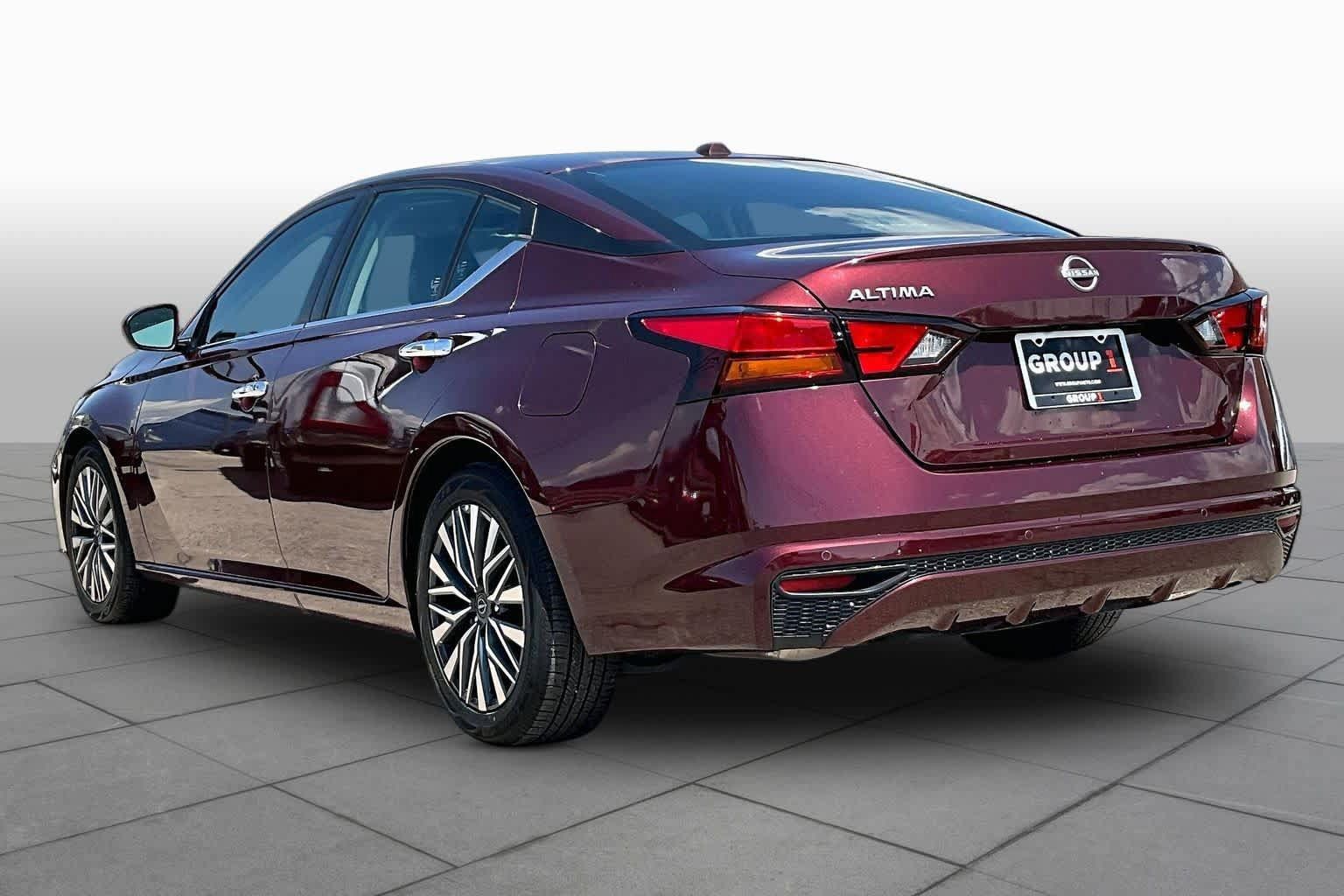 Used 2025 Nissan Altima 2.5 SV FWD image 12