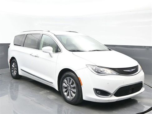 Used 2019 Chrysler Pacifica Touring-L Plus w/ Advanced Safetytec Group image 8