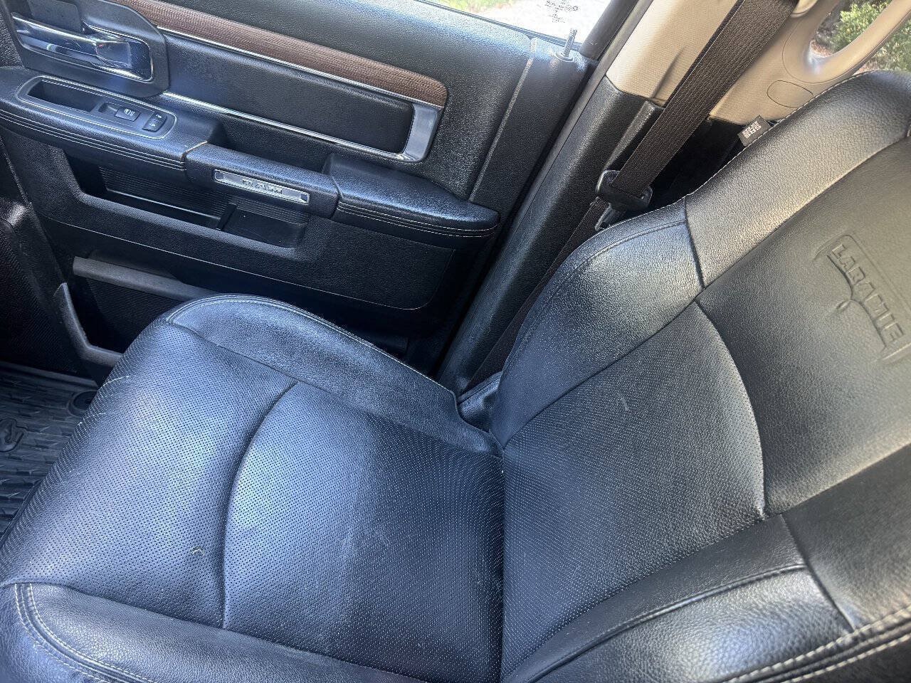 Used 2017 RAM 1500 Laramie w/ Convenience Group AWD/4WD image 32