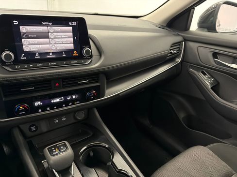 Used 2025 Nissan Rogue SV image 23