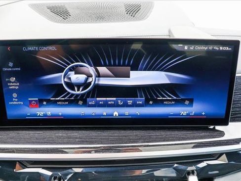 Used 2025 BMW X7 M60i AWD/4WD image 19