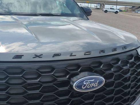 Used 2025 Ford Explorer ST-Line AWD/4WD image 31
