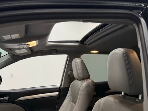 Used 2017 Toyota Highlander XLE image 36