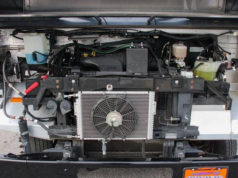 Used 2019 Ford E-450 and Econoline 450 Super Duty image 12