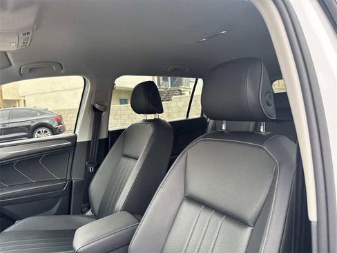 Used 2022 Volkswagen Tiguan SE image 19