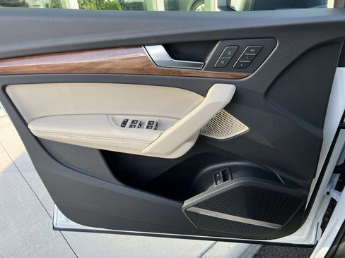 Used 2023 Audi Q5 e Premium Plus image 32