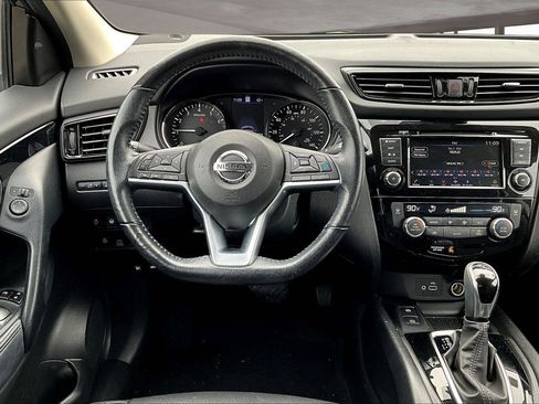 Used 2022 Nissan Rogue Sport SL image 6