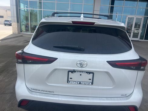 Used 2025 Toyota Highlander XLE image 17