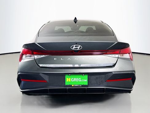 Used 2025 Hyundai Elantra SE FWD image 8