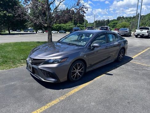 Used 2023 Toyota Camry SE AWD/4WD image 6