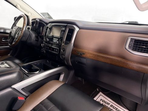 Used 2018 Nissan Titan Platinum Reserve AWD/4WD image 31