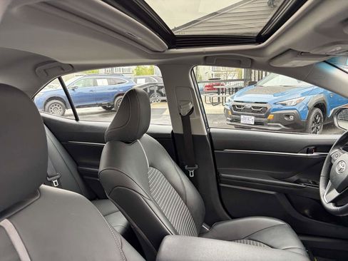 Used 2019 Toyota Camry SE w/ Carpet Mat Package FWD image 25