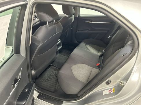 Used 2018 Toyota Camry LE FWD image 19
