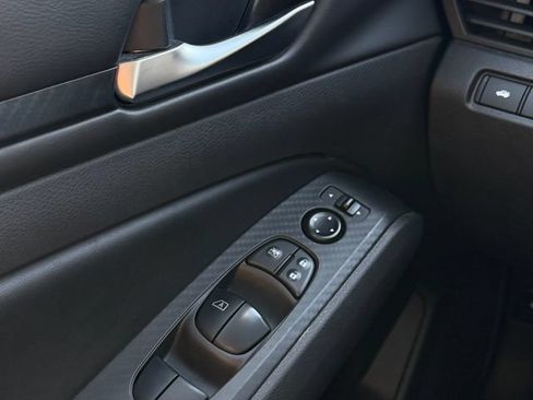 Used 2024 Nissan Altima 2.5 SV FWD image 14