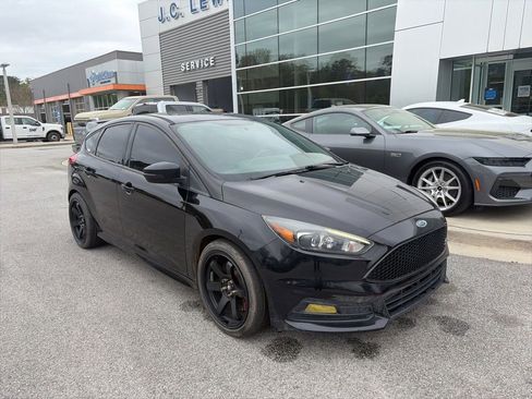 Used 2017 Ford Focus ST w/ Equipment Group 402A image 1
