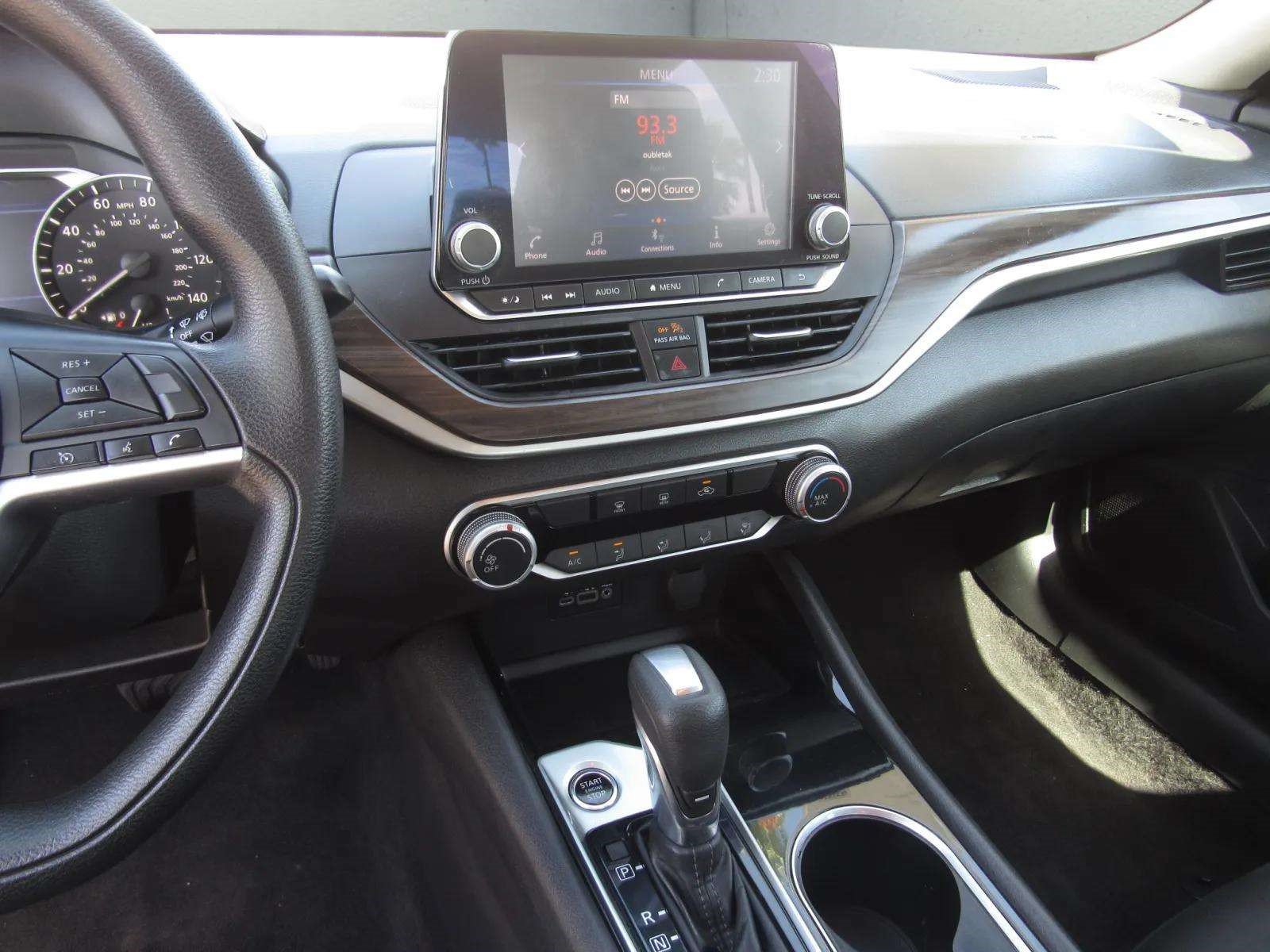 Used 2024 Nissan Altima 2.5 SV FWD image 16