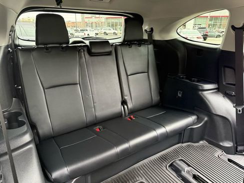 Certified 2024 Toyota Highlander XLE image 35