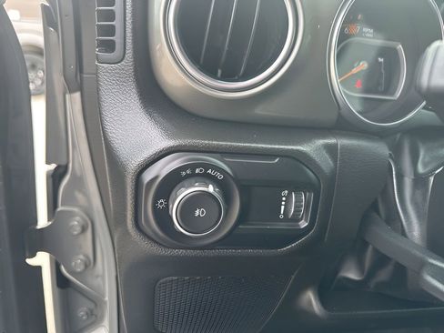 Used 2023 Jeep Wrangler Unlimited Sahara w/ Cold Weather Group AWD/4WD image 16