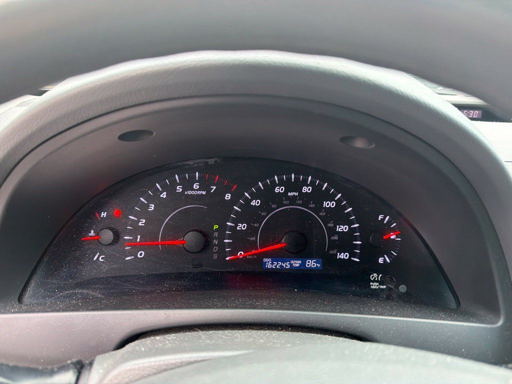 Used 2011 Toyota Camry LE FWD image 4