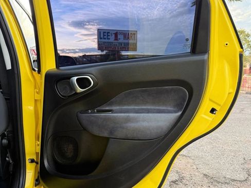 Used 2017 FIAT 500L Trekking w/ Urbana Appearance Package image 23