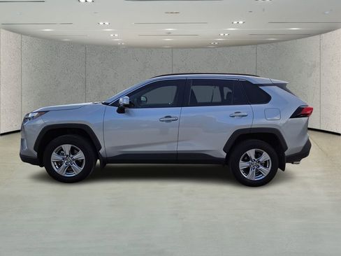 Used 2025 Toyota RAV4 XLE w/ Convenience Package image 6