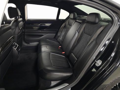 Used 2019 BMW 750i xDrive w/ Executive Package image 37