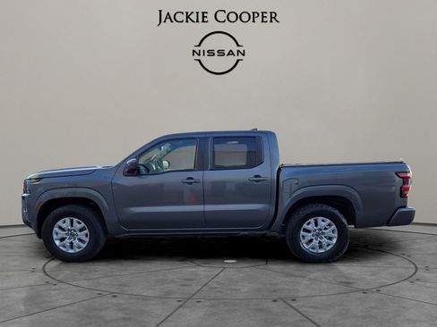 Used 2022 Nissan Frontier SV image 2