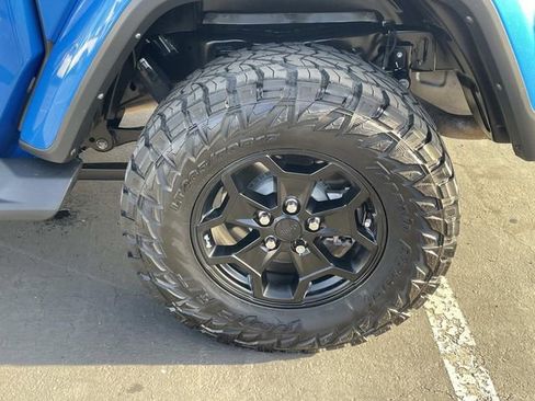 Used 2022 Jeep Gladiator Sport image 38