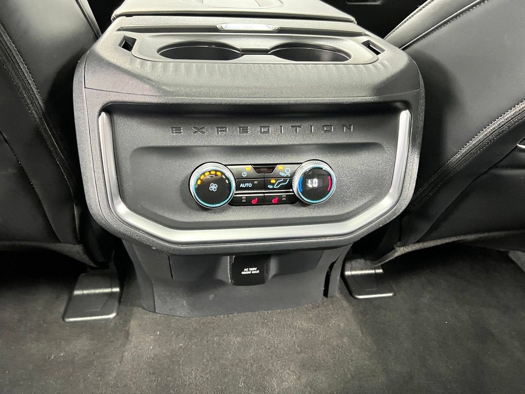 Used 2025 Ford Expedition Platinum w/ Driver's Package AWD/4WD image 24