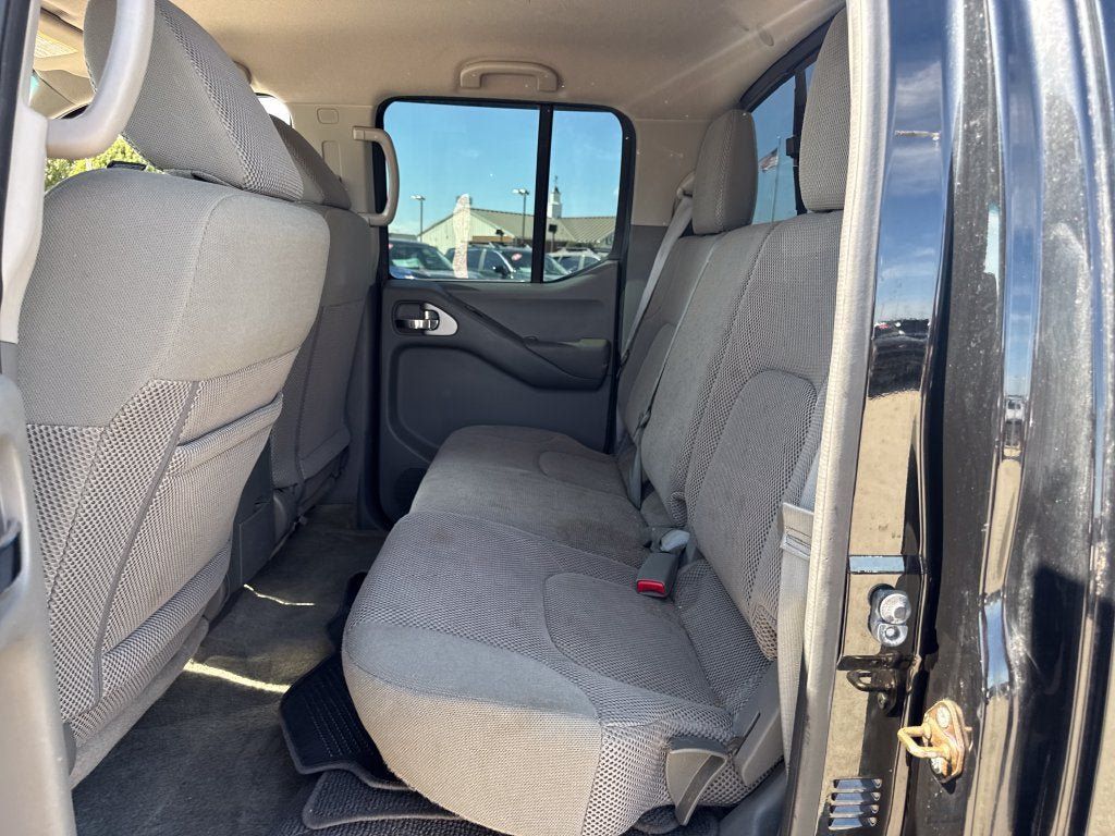 Used 2016 Nissan Frontier SV w/ SV Value Truck Package AWD/4WD image 13