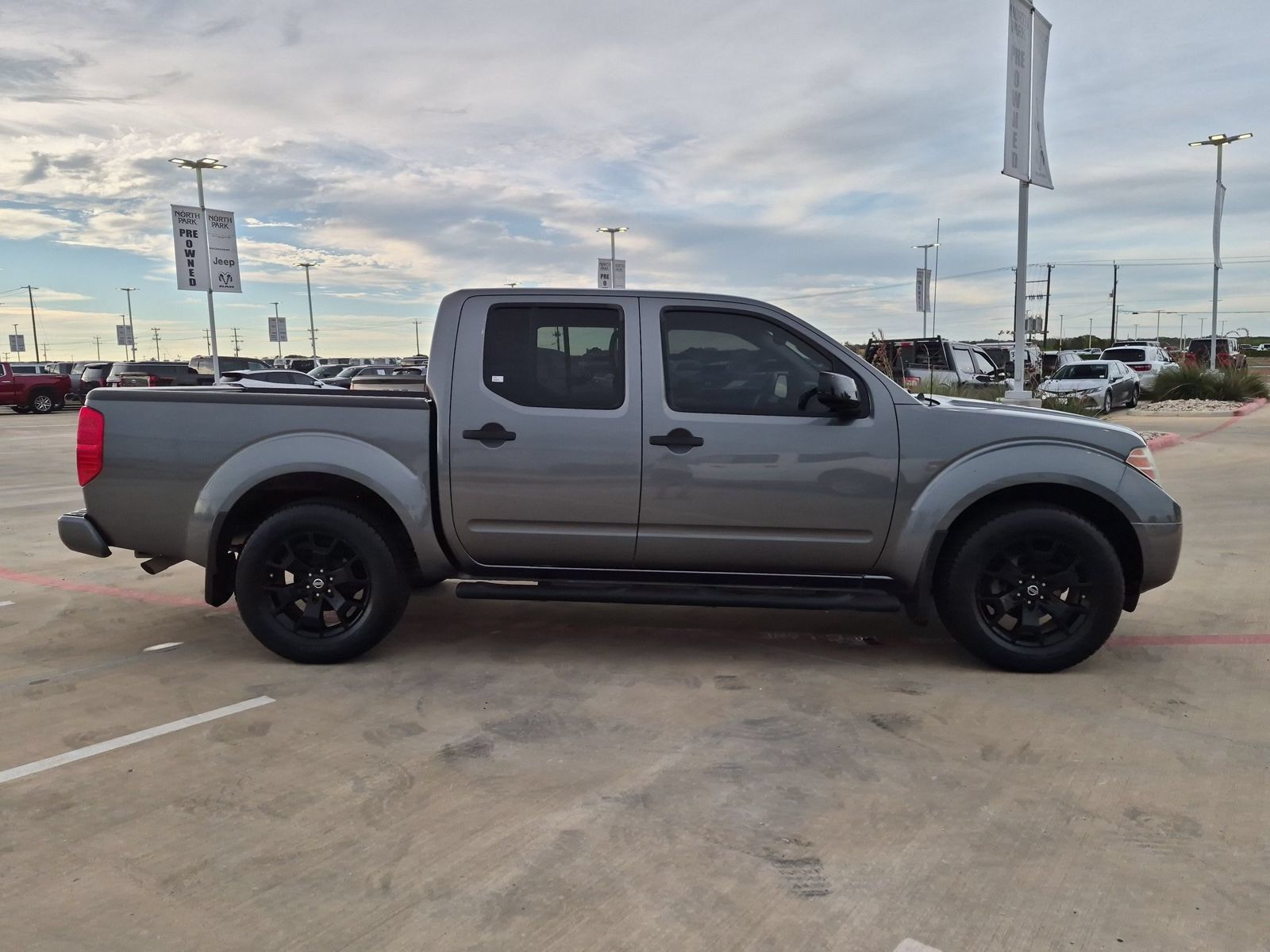 Used 2018 Nissan Frontier SV w/ Value Truck Package RWD image 2