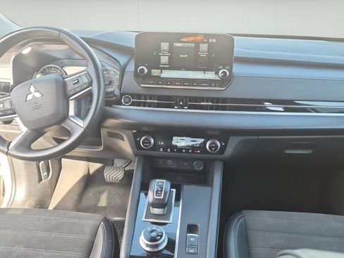 Used 2024 Mitsubishi Outlander SE FWD image 14