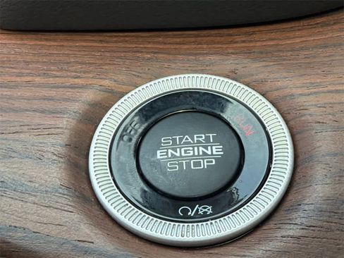 Used 2023 Jeep Grand Cherokee Summit w/ Luxury Tech Group V image 32