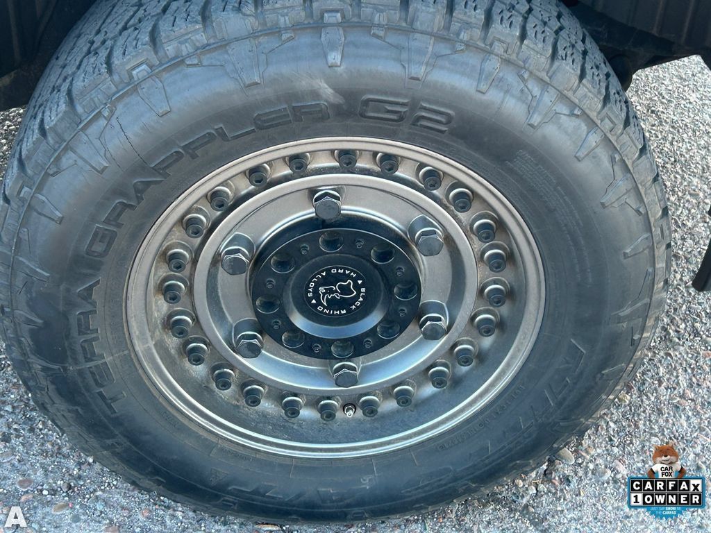 Used 2019 Nissan Titan SL w/ Midnight Edition AWD/4WD image 10