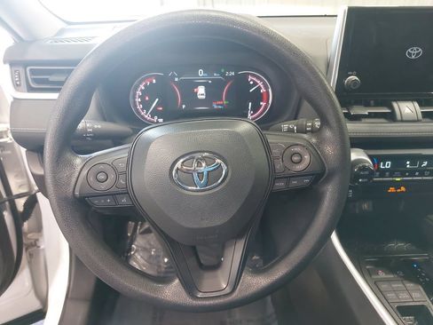 Used 2025 Toyota RAV4 XLE AWD/4WD image 17