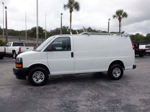 Used 2022 Chevrolet Express 2500 w/ Driver Convenience Package image 2