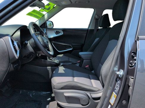 Used 2025 Kia Soul LX FWD image 22