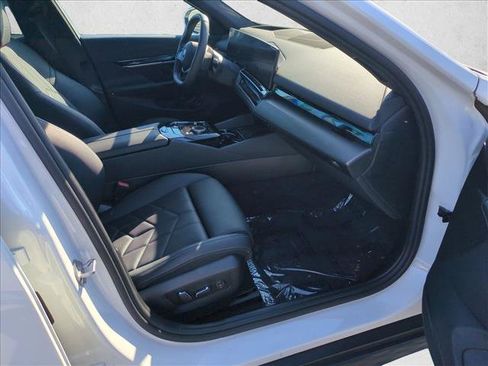 Used 2024 BMW i5 eDrive40i w/ M Sport Package RWD image 22