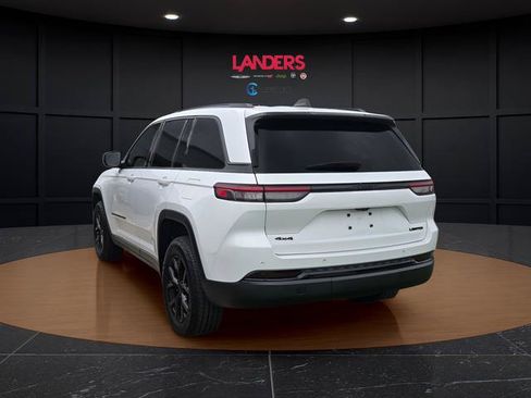 Used 2022 Jeep Grand Cherokee Limited AWD/4WD image 2