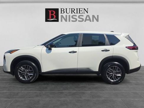 Used 2024 Nissan Rogue S FWD image 2